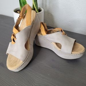 Born platform wedge sandle grey and orange strappy open toe